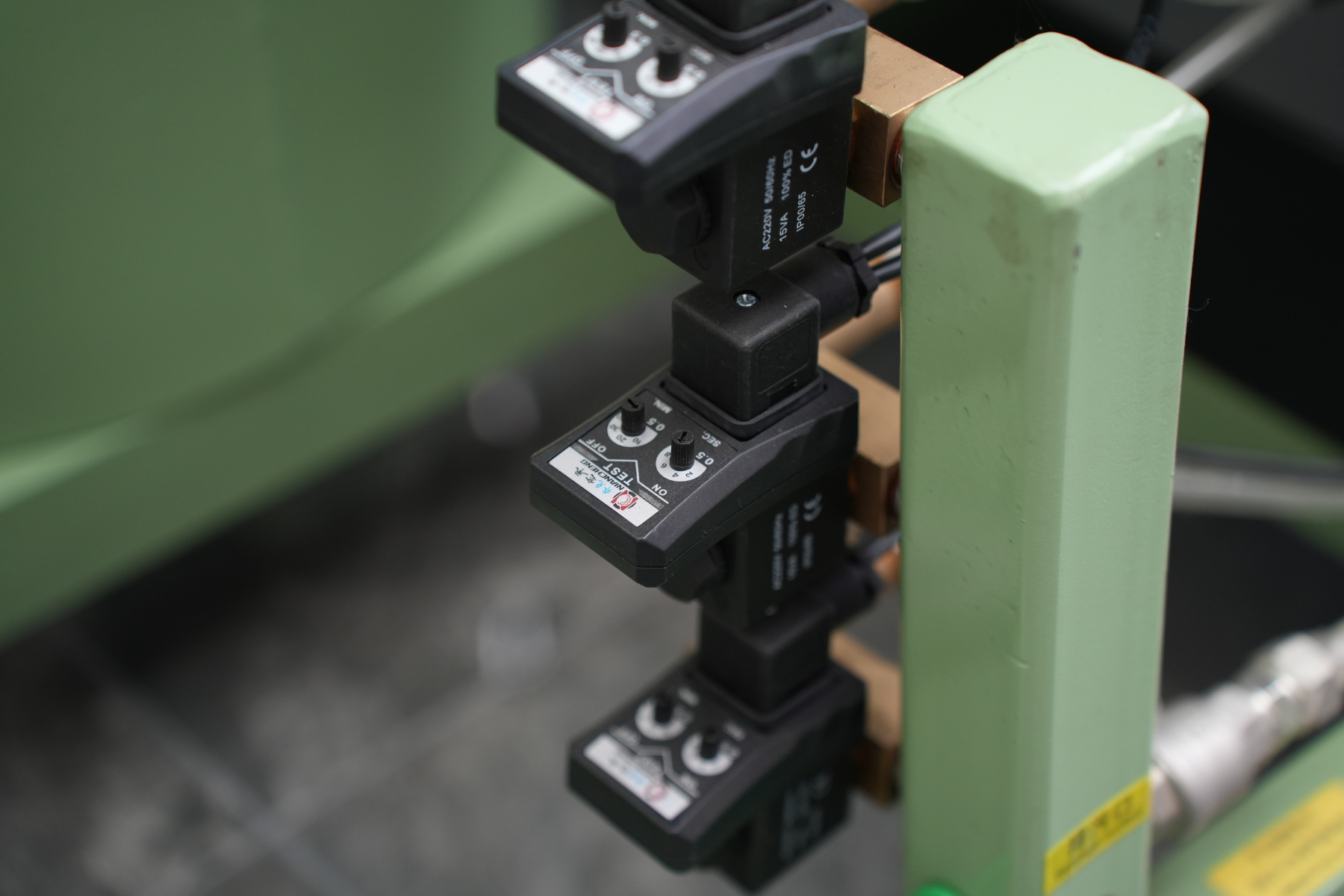 Automatic electronic drain valve for PSA nitrogen generator system
